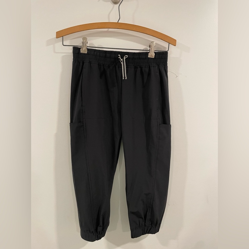 NWOT Black Jogger Capri Pants